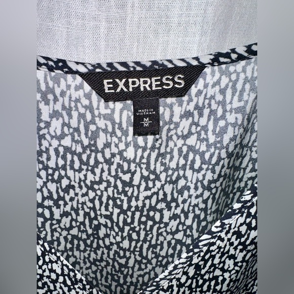 Express Women's Cut-Out Shoulder V-Neck White and  Black Color Blouse Size: M - Picture 4 of 6